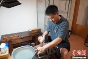 杭州成都“90后”小伙“十年磨一剑”：从爱好者到守艺人 传播中国文化